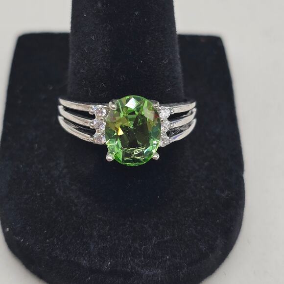 925 Sterling Silver Pave Rhinestone Oval Green Cocktail Ring Size 9 Elegant - Picture 1 of 5